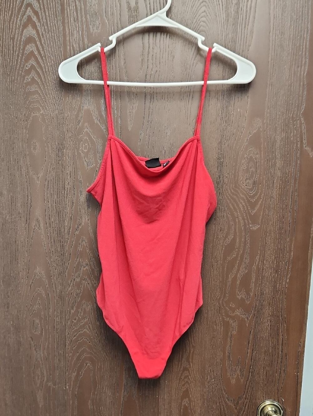 🚨2/$25 or 5/$50🚨free press Red Scoop Neck Tank